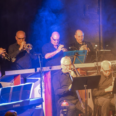 Trompettes, trombones et piano dans le MJB