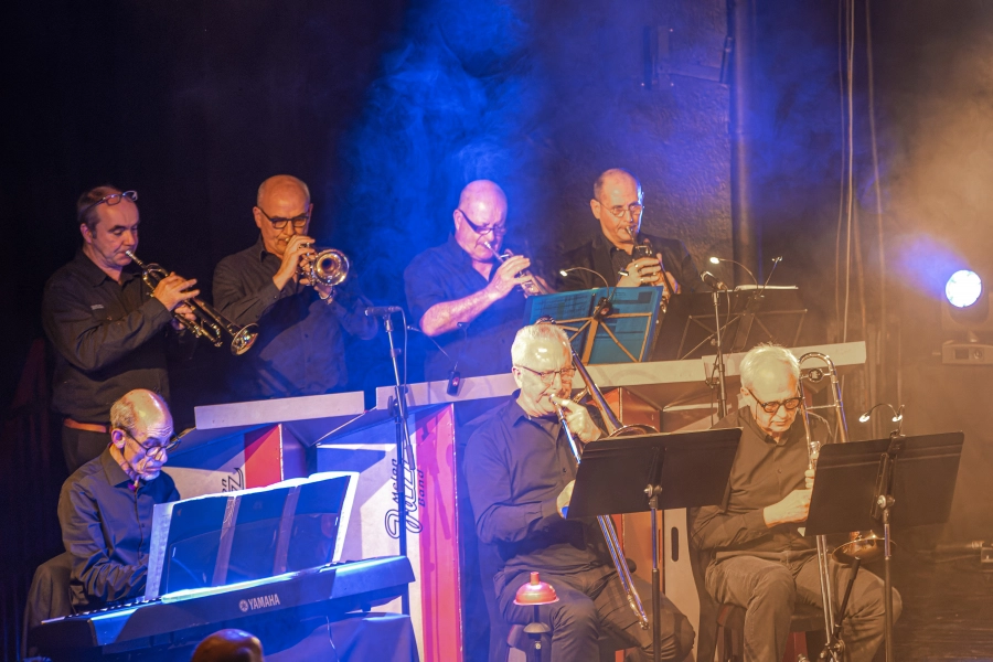 Trompettes, trombones et piano dans le MJB